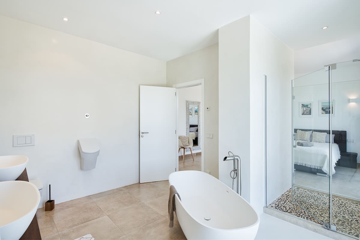 villa-mallorca-fuenf-badezimmer