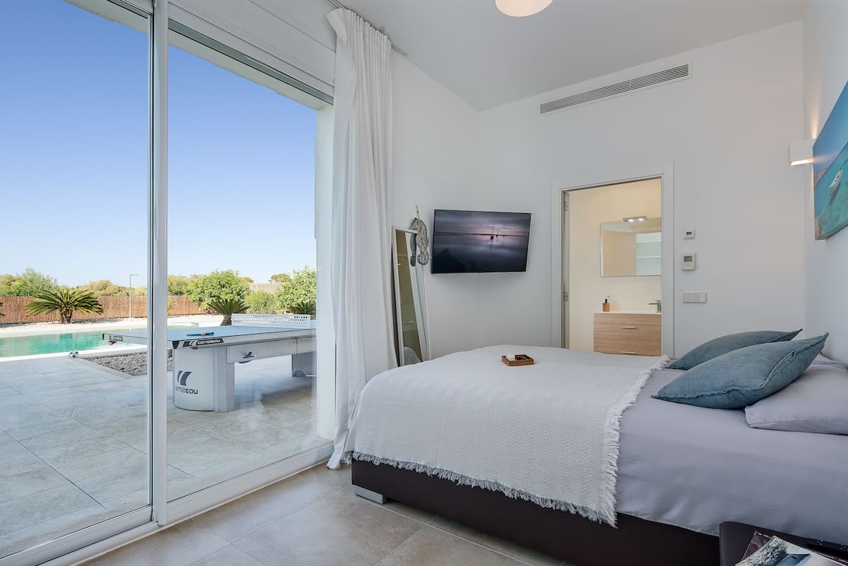 villa-mallorca-gaestezimmer-poolzugang