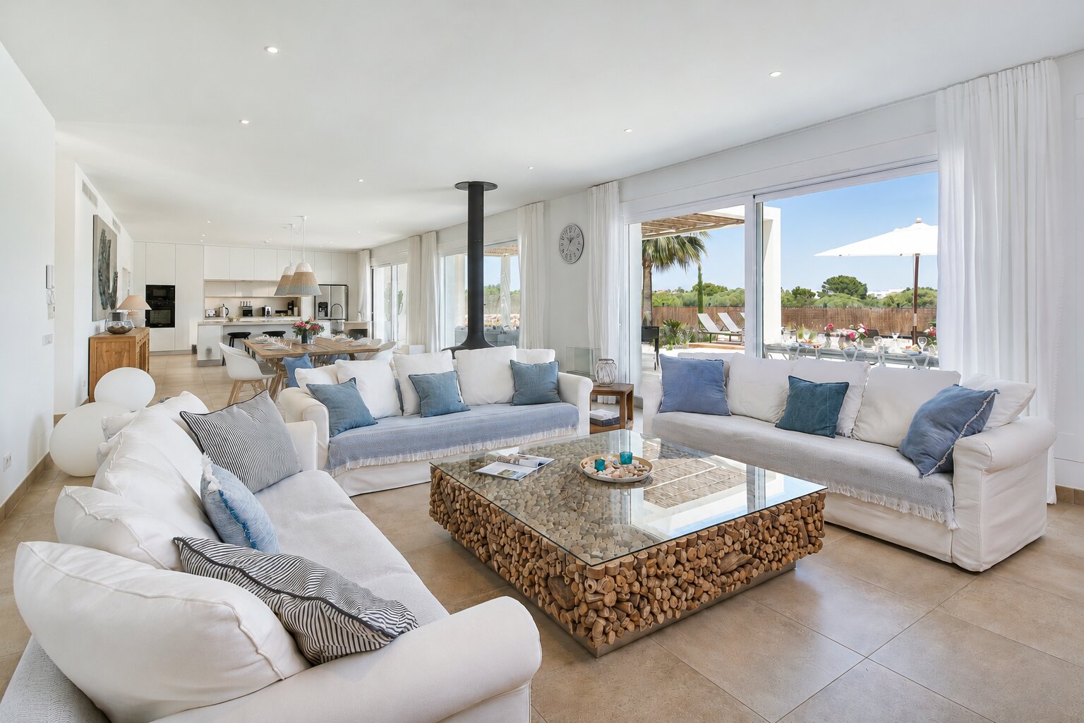 villa-mallorca-wohnraum-kueche
