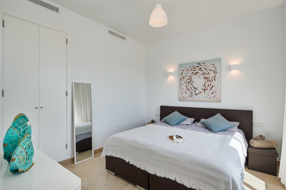 villa-mallorca-zimmer-wandbild